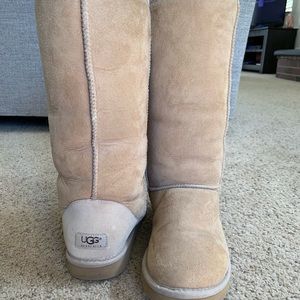 Women’s UGG boots size 9
